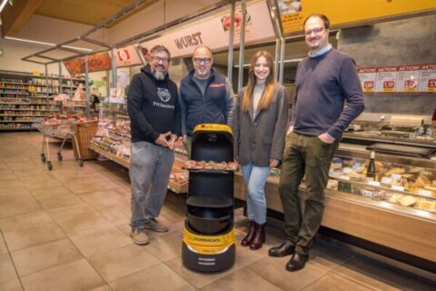 Retailization-Serviceroboter-Spar-Puch-1-scaled-e1769676043787